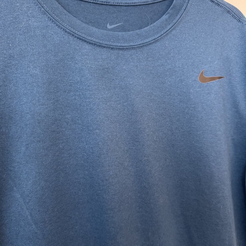 Nike Size Large (L) Nike Dri-FIT Men's Athletic T-Shirt Blue Performance Trainin - Picture 2 of 5